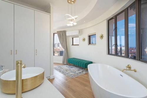 30% off Designer Penthouse - backup power - Cape Town