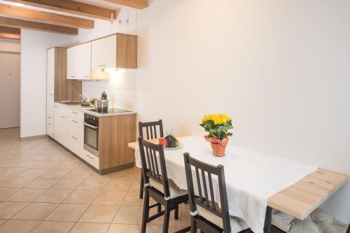 Vintler Apartments Room Type - Two-Bedroom Apartment