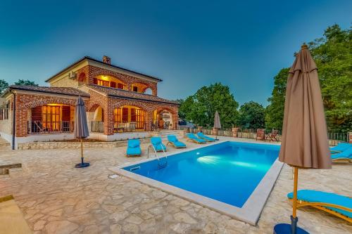 Villa Happy Holiday Višnjan – khách sạn tại Rapavel