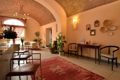 Hotel La Colonna - image 2