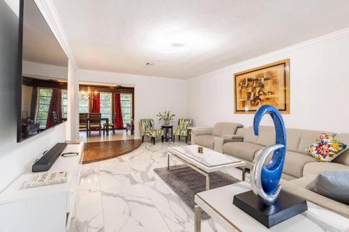 Peaceful Lake House Near the Beach: Relax & Unwind in Lake Worth, USA