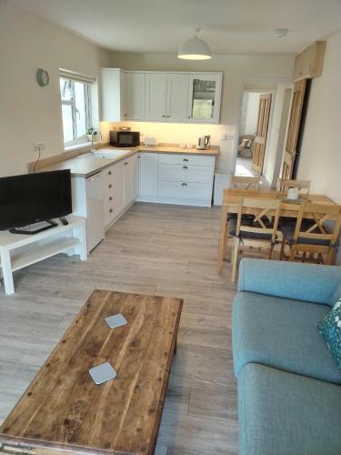 Kitchen, Spacious and sunny accommodation with Underfloor heating throughout in Culmstock