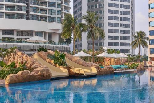 Swimming pool, Four Points by Sheraton Kuala Lumpur, City Centre near KL Tower