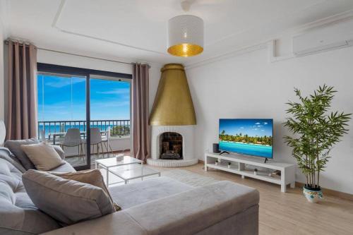 Sea Views in Stylish & Beautiful 2BR, 2 Bath