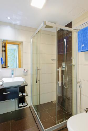 Deluxe Double Room with Sea View (Free Return Airport Transfer and 10% off on Food & Beverage) image 7