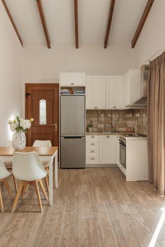 2 bedrooms, 4 beds