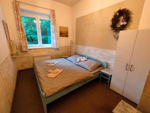 1 queen bed