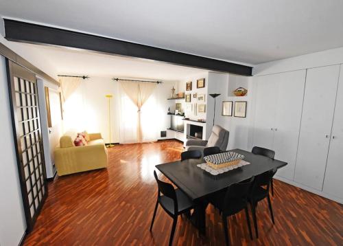 Joyful apartment in a building from the 1700s, Bergamo (photo 7)