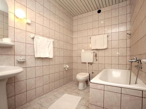 Zepter Hotel Drina Bajina Basta Hotel Drina is perfectly located for both business and leisure guests in Mitrovac. The hotel offers a wide range of amenities and perks to ensure you have a great time. Service-minded staff will welco