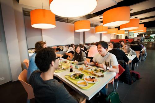 HI Brussels Jacques Brel Hostel - image 5