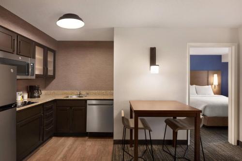 Residence Inn by Marriott Chicago / Bloomingdale - image 8