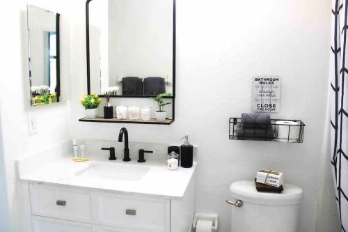 13 Mins From Disney Arcade, Private Pool, & Themed Rooms 13 Mins From Disney Arcade, Private Pool, & Themed Rooms