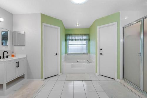 13 Mins From Disney Arcade, Private Pool, & Themed Rooms 13 Mins From Disney Arcade, Private Pool, & Themed Rooms