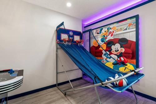 13 Mins From Disney Arcade, Private Pool, & Themed Rooms 13 Mins From Disney Arcade, Private Pool, & Themed Rooms
