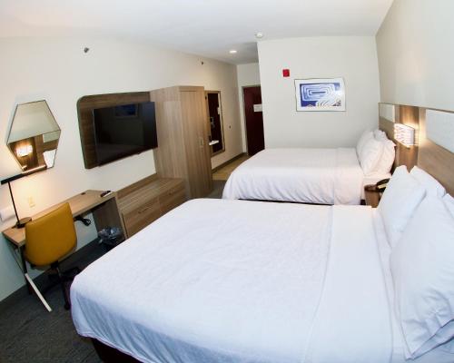 Holiday Inn Express Hotel & Suites St. Charles, an IHG Hotel