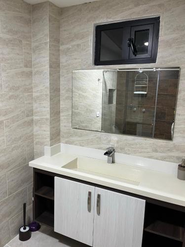 Ubicación Perfecta en Laureles y Confort Total - image 2