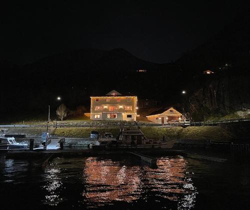 ทัศนียภาพภายนอกโรงแรม, Svingen Guesthouse - Panoramic Fjord Views in Flåm (Svingen Guesthouse - Panoramic Fjord Views in Flam) in ฟลาม