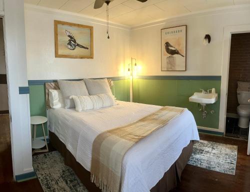 1 queen bed