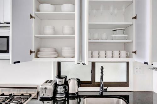 Gorgeous W Village 1BR w WD nr 1 PATH NYC-740, New York (fotografie 6)