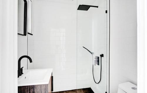 Gorgeous W Village 1BR w WD nr 1 PATH NYC-740, New York (fotografie 9)