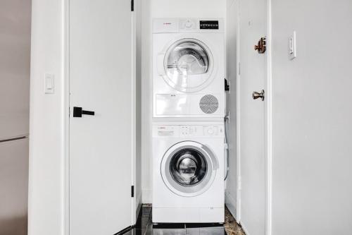 Gorgeous W Village 1BR w WD nr 1 PATH NYC-740, New York (fotografie 10)