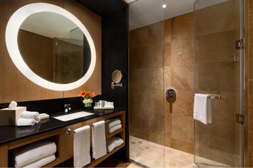 Hilton Lima Miraflores Room Type - 1 KING BED DELUXE ROOM