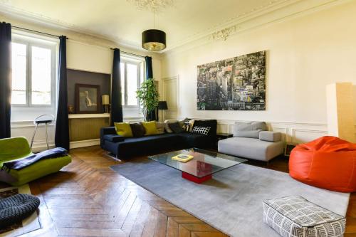 Amazing Apartment Close To Canal Saint Martin - Location saisonnière - Paris