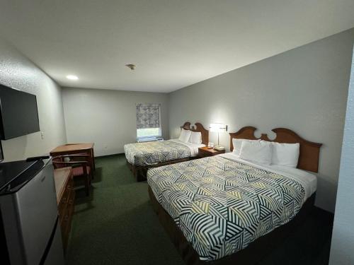 2 queen beds