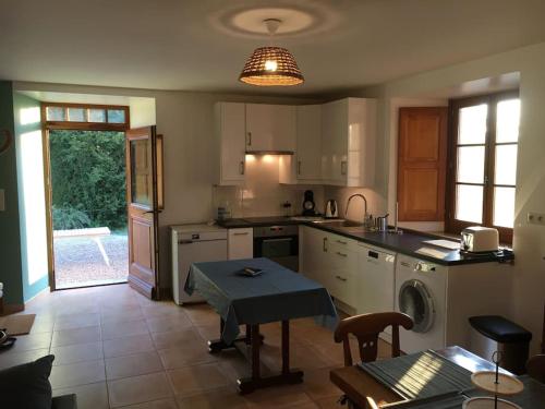 Maison confortable et calme, 2 chambres in L'Isle-d'Abeau