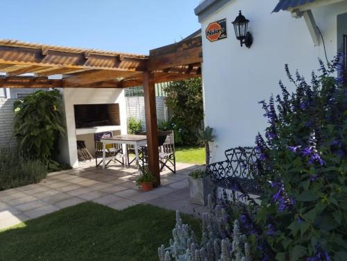 Cabaña a pasos del lago (Cabana a pasos del lago) in ตันดิล