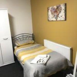 1 double bed, 2 twin beds