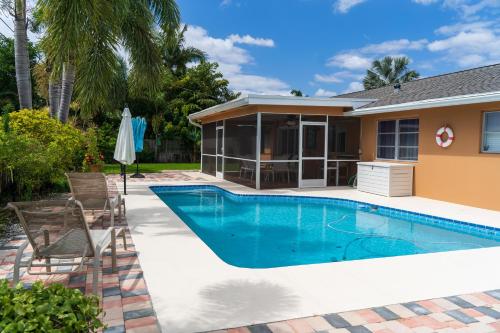 Mt Irvine Luxe Pool Cottage/Close to Beach and Equestrian in Florida Gardens, USA