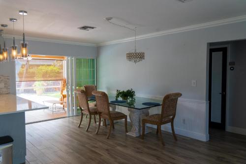 Létesítmények, Mt Irvine Luxe Pool Cottage/Close to Beach and Equestrian in Greenacres City (FL)