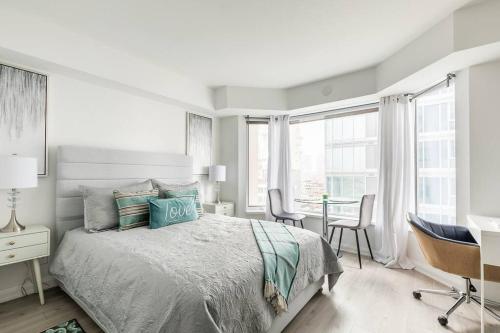 155 Modern Studio in Yorkville