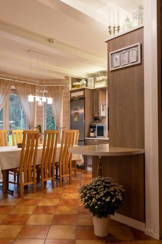 Viesu un ciemiņu brīvdienu māja Villa VĒJROZES (Viesu un cieminu brivdienu maja Villa VEJROZES) in Melturi