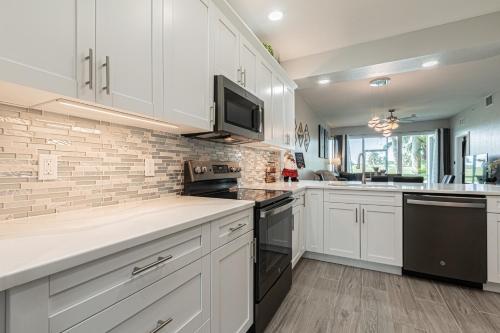 Greenlinks at Lely Luxury White Orchid Fully Renovated Modern 1st floor 3bdr Golf Resort Villa, Naples (Foto 6)