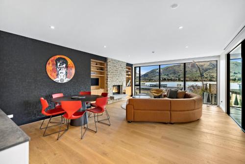 Apartment with Lake View