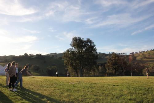 Private Paradise, Spa, Luxury, & Views at Peaceful Huon Creek Retreat