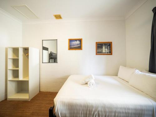 YHA Byron Bay Room Type - Double Plus Two Balcony with Shared Bathroom