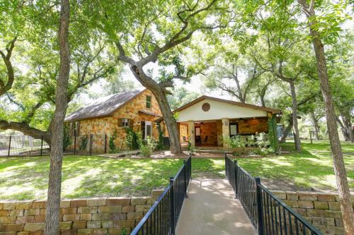 Lake LBJ 4BR Home w/ Boat Deck, Huge Yard - Horseshoe Bay