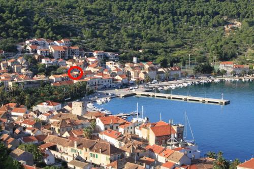  Apartments by the sea Vis - 2457, Pension in Vis