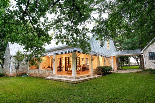 Luxury Golf Course Private Retreat with Heated Swimming Pool in Horseshoe Bay (TX)