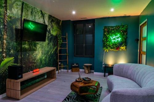 Tropical Jungle Loveroom Pau centre - Apartment - Pau