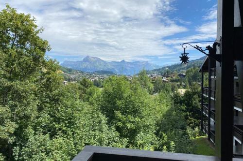 Apartment with balcony and panoramic view between sky and mountains