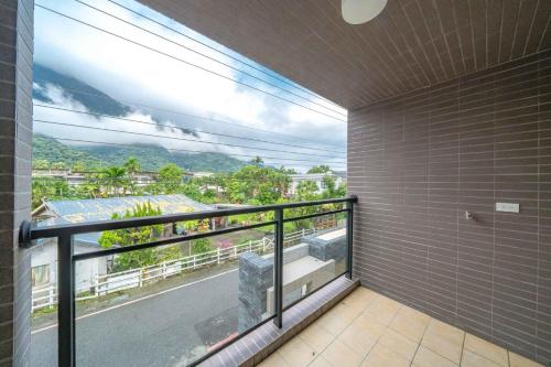 放慢3館 近山左民宿 6-12人, 只接一組客人, 按人數開放房間 放慢3館 近山左民宿 6-12人, 只接一組客人, 按人數開放房間