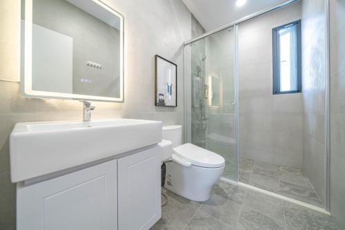 放慢3館 近山左民宿 6-12人, 只接一組客人, 按人數開放房間 放慢3館 近山左民宿 6-12人, 只接一組客人, 按人數開放房間