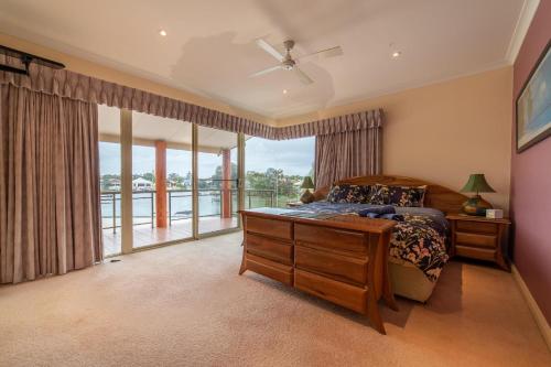 Funland, Family Home On The Canals Mandurah