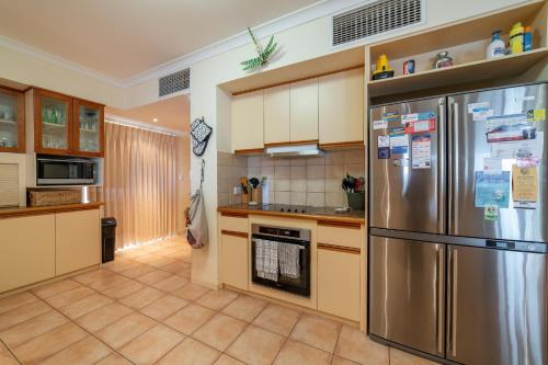 Funland, Family Home On The Canals Mandurah