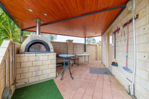 Funland, Family Home On The Canals Mandurah