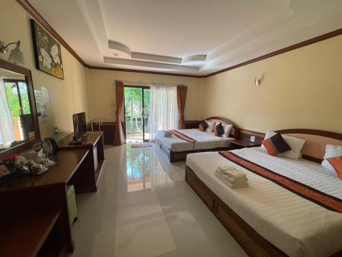 room detail thumbnail 2